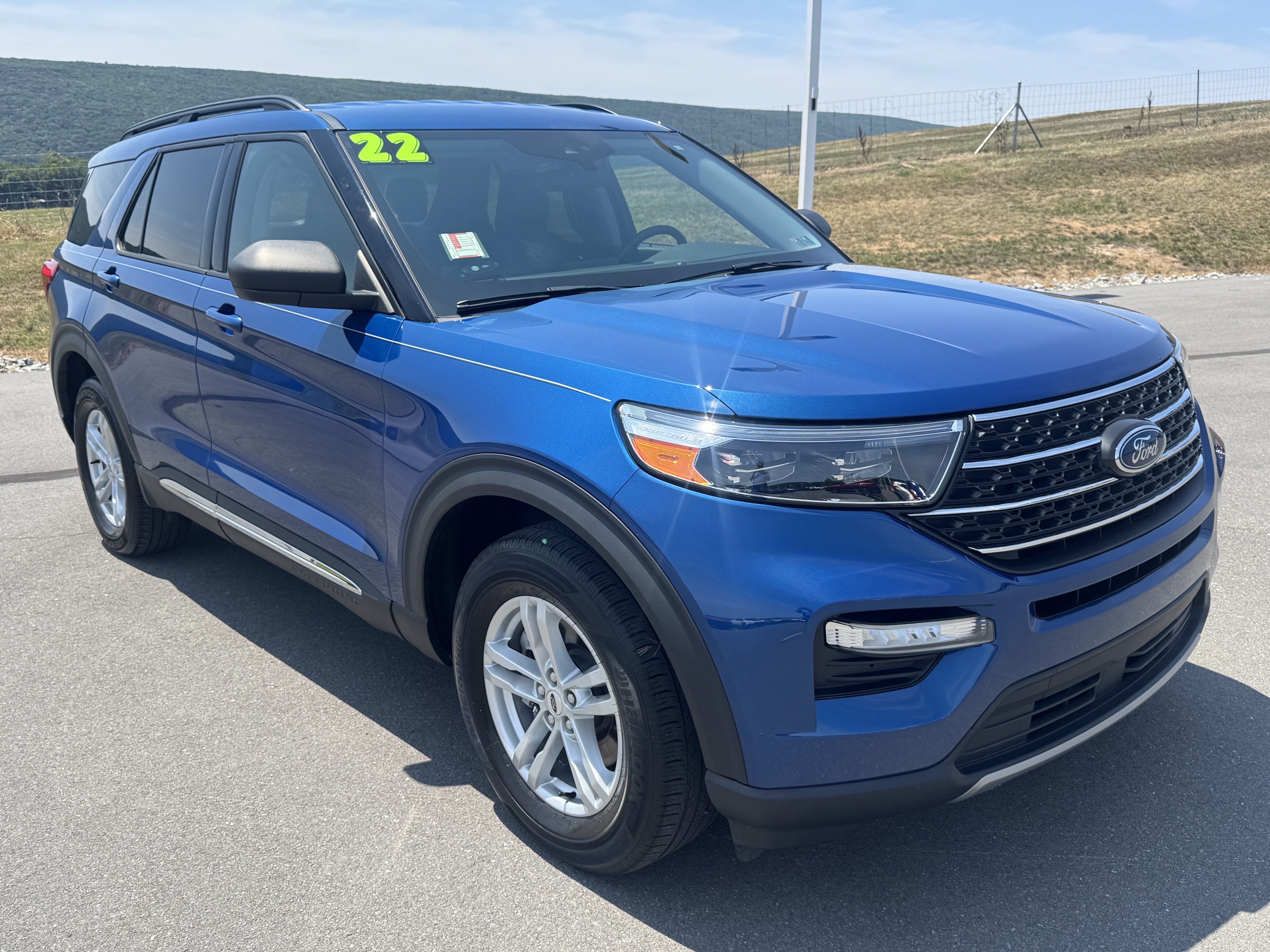 Used 2022 Ford Explorer XLT w/ Equipment Group 202A AWD/4WD image 1