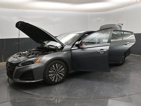 Used 2024 Nissan Altima 2.5 SV image 34