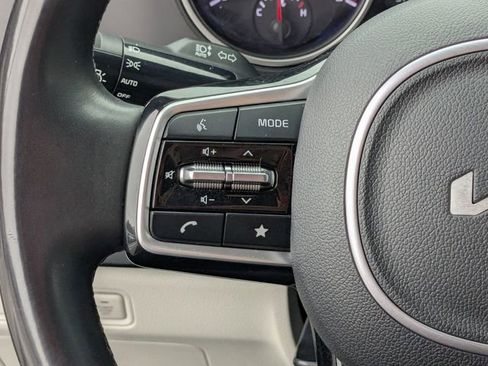 Used 2024 Kia Carnival LX image 15