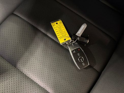 Used 2025 Mercedes-Benz GLE 450e 4MATIC image 29