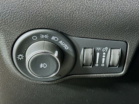 Used 2022 Jeep Compass Limited image 17