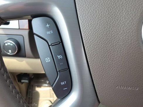 Used 2014 Chevrolet Tahoe LT w/ Luxury Package AWD/4WD image 17