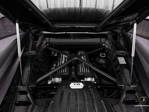 Used 2019 Lamborghini Huracan LP 580-2 image 16