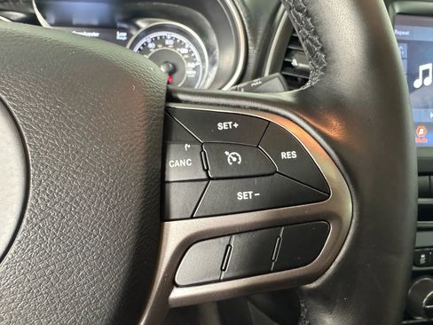 Used 2021 Jeep Cherokee Latitude Lux w/ Sun & Sound Group image 16