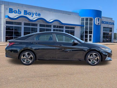 Used 2023 Hyundai Elantra SEL w/ Convenience Package FWD image 3