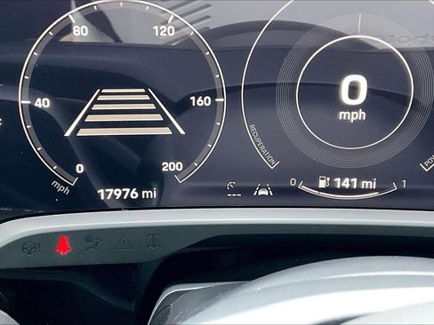 Used 2022 Porsche Taycan image 12