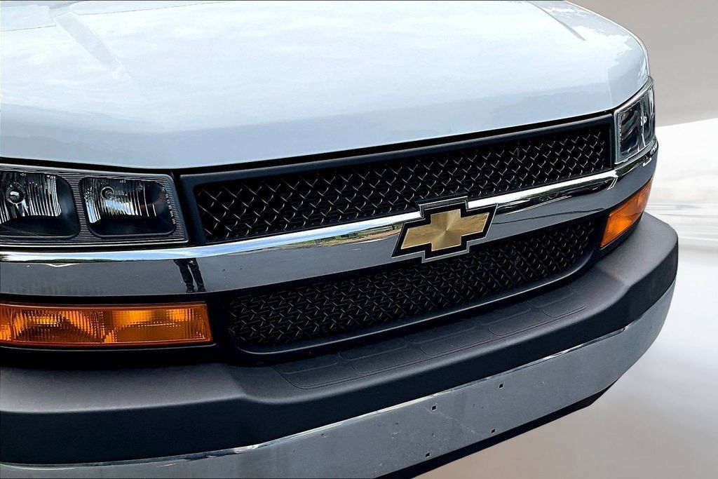 Used 2025 Chevrolet Express 2500 w/ Driver Convenience Package RWD image 26
