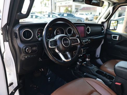 Used 2022 Jeep Wrangler Unlimited Sahara w/ Safety Group AWD/4WD image 17