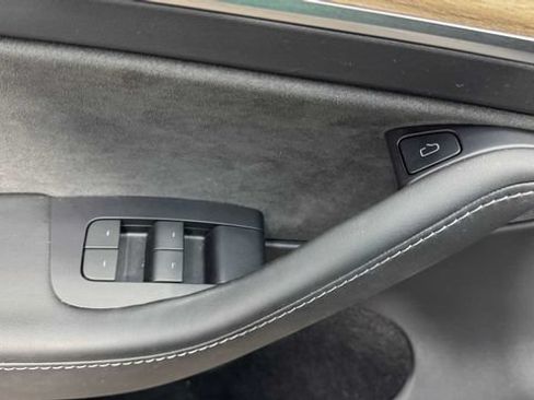 Used 2023 Tesla Model Y Long Range AWD/4WD image 18