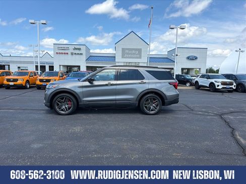 Used 2025 Ford Explorer ST-Line w/ ST-Line Street Pack AWD/4WD image 2