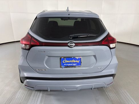 Used 2022 Nissan Kicks SV FWD image 7