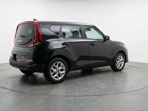 Used 2025 Kia Soul LX w/ LX Technology Package image 9