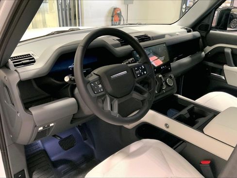 New 2026 Land Rover Defender 110 X-Dynamic SE image 8