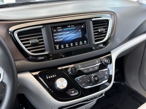 Used 2021 Chrysler Voyager Lxi FWD image 34