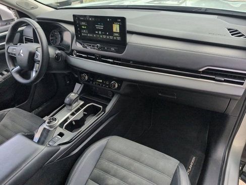 Used 2025 Mitsubishi Outlander SE FWD image 32