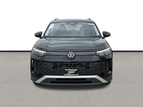 New 2026 Volkswagen Tiguan SE image 2