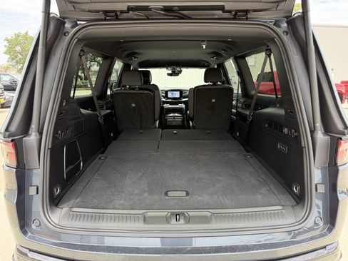 New 2025 Jeep Wagoneer L Series II AWD/4WD image 11