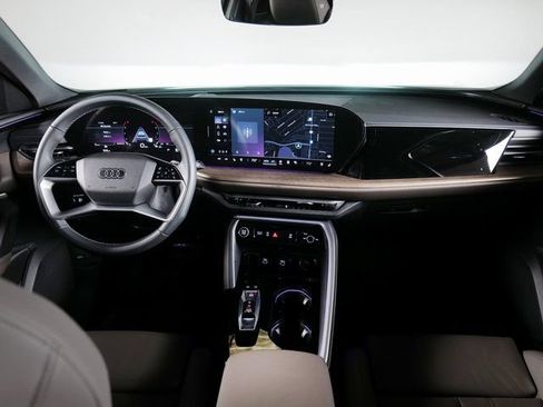 Certified 2025 Audi Q5 Premium w/ Premium Plus AWD/4WD image 9