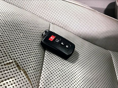 Used 2016 Toyota Highlander Limited Platinum AWD/4WD image 8
