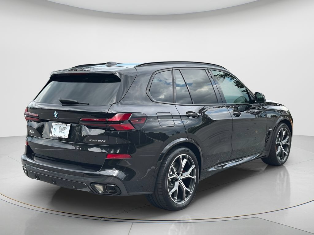New 2026 BMW X5 xDrive50e w/ M Sport Package AWD/4WD image 5