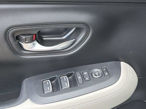 Used 2024 Honda HR-V EX-L image 18