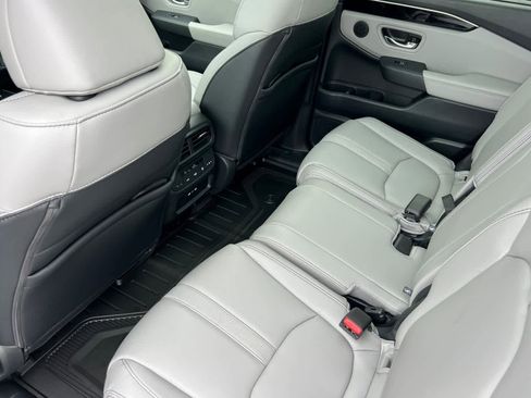 New 2025 Honda Pilot Touring image 4