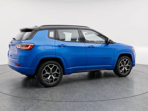 Used 2025 Jeep Compass Limited AWD/4WD image 9