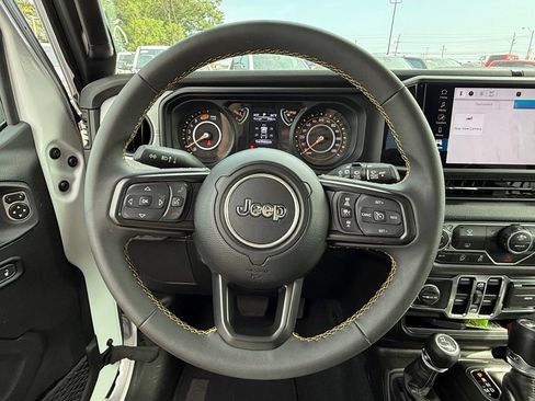 Used 2025 Jeep Wrangler Unlimited Sahara AWD/4WD image 14