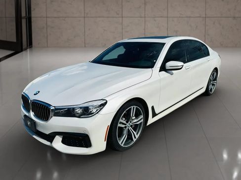 Used 2019 BMW 740i w/ M Sport Package RWD image 7