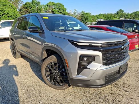 Used 2024 Chevrolet Traverse LS w/ Midnight/Sport Edition FWD image 3