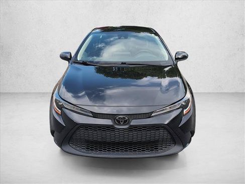 Used 2020 Toyota Corolla LE FWD image 2
