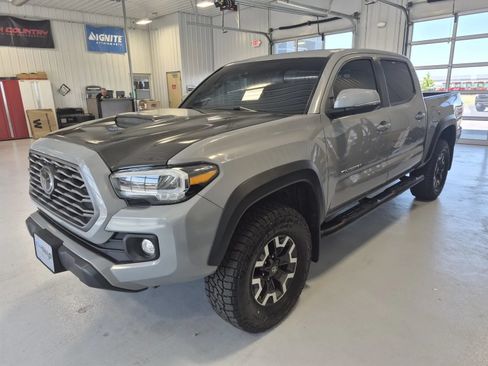 Used 2021 Toyota Tacoma TRD Off-Road w/ TRD Premium Off Road Package AWD/4WD image 6