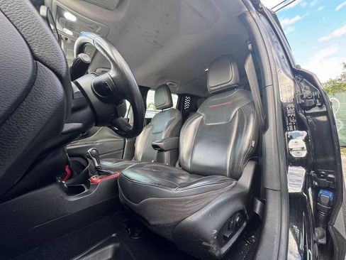 Used 2016 Jeep Renegade Trailhawk w/ Premium Trailhawk Package AWD/4WD image 10