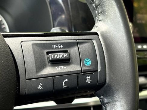 Certified 2022 Nissan Pathfinder SV w/ SV Premium Package AWD/4WD image 13