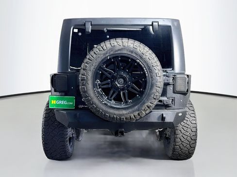 Used 2018 Jeep Wrangler Unlimited Rubicon w/ Cold Weather Group AWD/4WD image 8