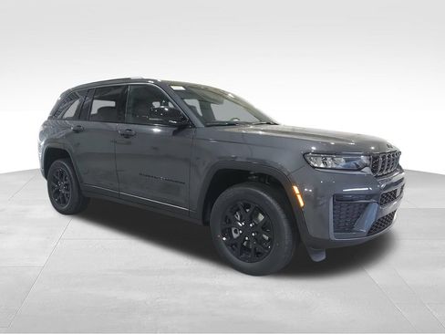 New 2026 Jeep Grand Cherokee Altitude AWD/4WD image 2