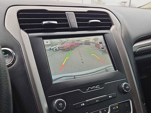 Used 2019 Ford Fusion SE FWD image 28