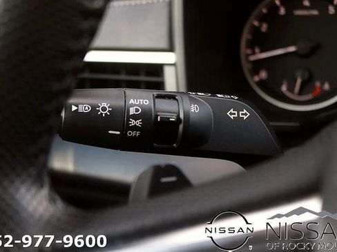 Used 2024 Mitsubishi Outlander AWD image 25