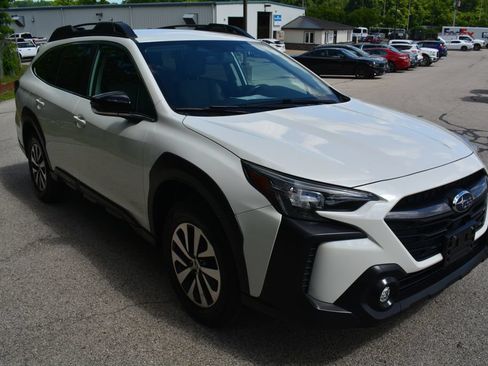 Used 2023 Subaru Outback Premium AWD/4WD image 4