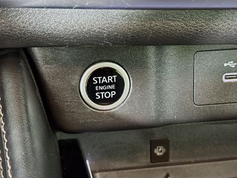 Used 2023 Nissan Rogue Platinum FWD image 19