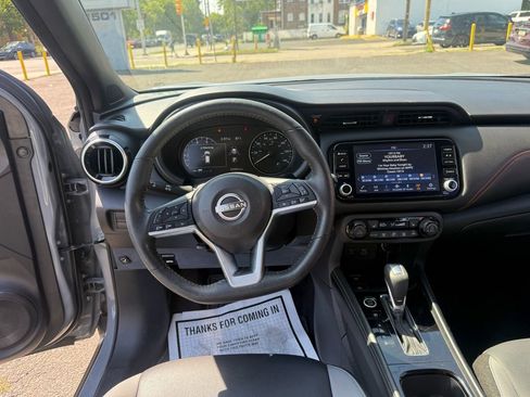 Used 2022 Nissan Kicks SR w/ Premium Package FWD image 22