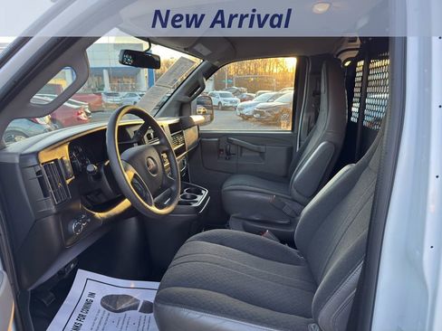 Certified 2024 GMC Savana 2500 Work Van w/ Driver Convenience Package image 8