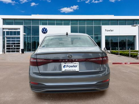 New 2026 Volkswagen Jetta SE FWD image 6
