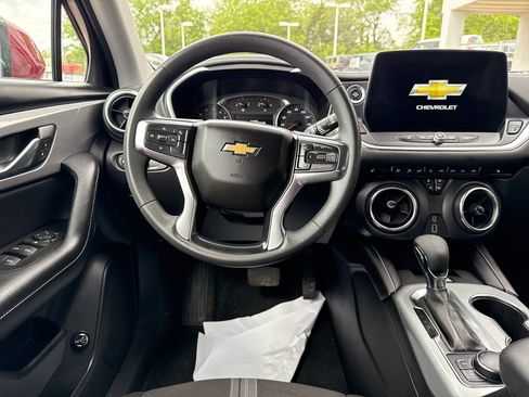 Used 2024 Chevrolet Blazer LT w/ Convenience Package FWD image 13