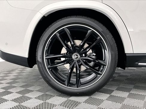 New 2026 Mercedes-Benz GLS 580 4MATIC image 9