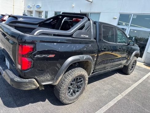 Used 2025 Chevrolet Colorado ZR2 w/ Midnight Edition AWD/4WD image 6