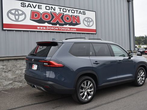 Used 2024 Toyota Grand Highlander AWD image 5