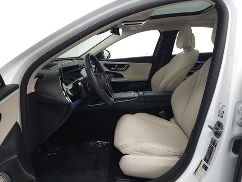 Used 2025 Mercedes-Benz E 350 4MATIC Sedan image 8