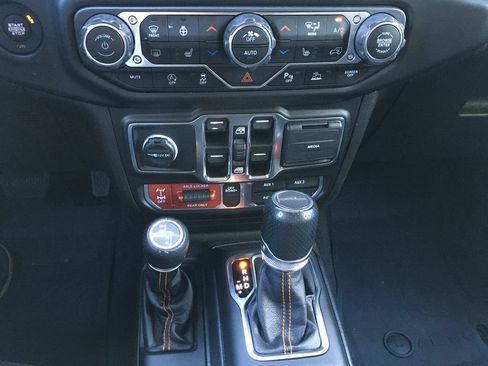 Used 2021 Jeep Gladiator Mojave AWD/4WD image 18