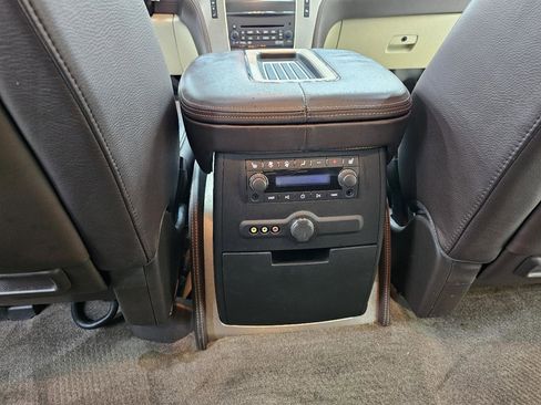 Used 2014 Cadillac Escalade Platinum image 27